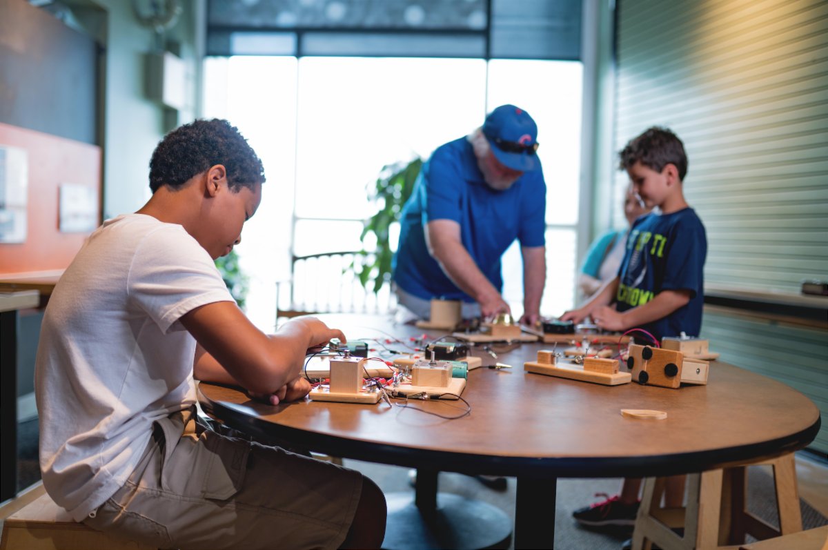 Registration is open for School’s Out Camps during Fall Break: Oct. 6, 7, and 10! School's Out Camps are offered for K-8th graders to engage with science in many forms on days school is not in session! 

Learn more and register here: explora.us/programs/camps/

#ABQ #ExploraNM