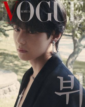 vminiecats's tweet photo. 📸— Hilo con las nuevas fotos de #V para la portada de octubre de VOGUE KOREA. 

La revista lo nombró como un icono de la era "An Icon of an era" (1/2) https://t.co/80llSQHib9
