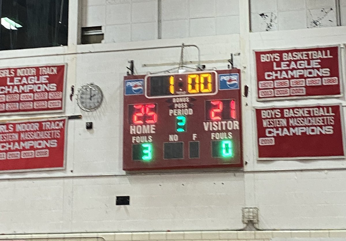 mjrenear's tweet photo. Great start for ELHS Girls Volleyball home opener versus Chicopee. @ELHSspartans 🔥🔥🔥 https://t.co/kq1PXFozT5