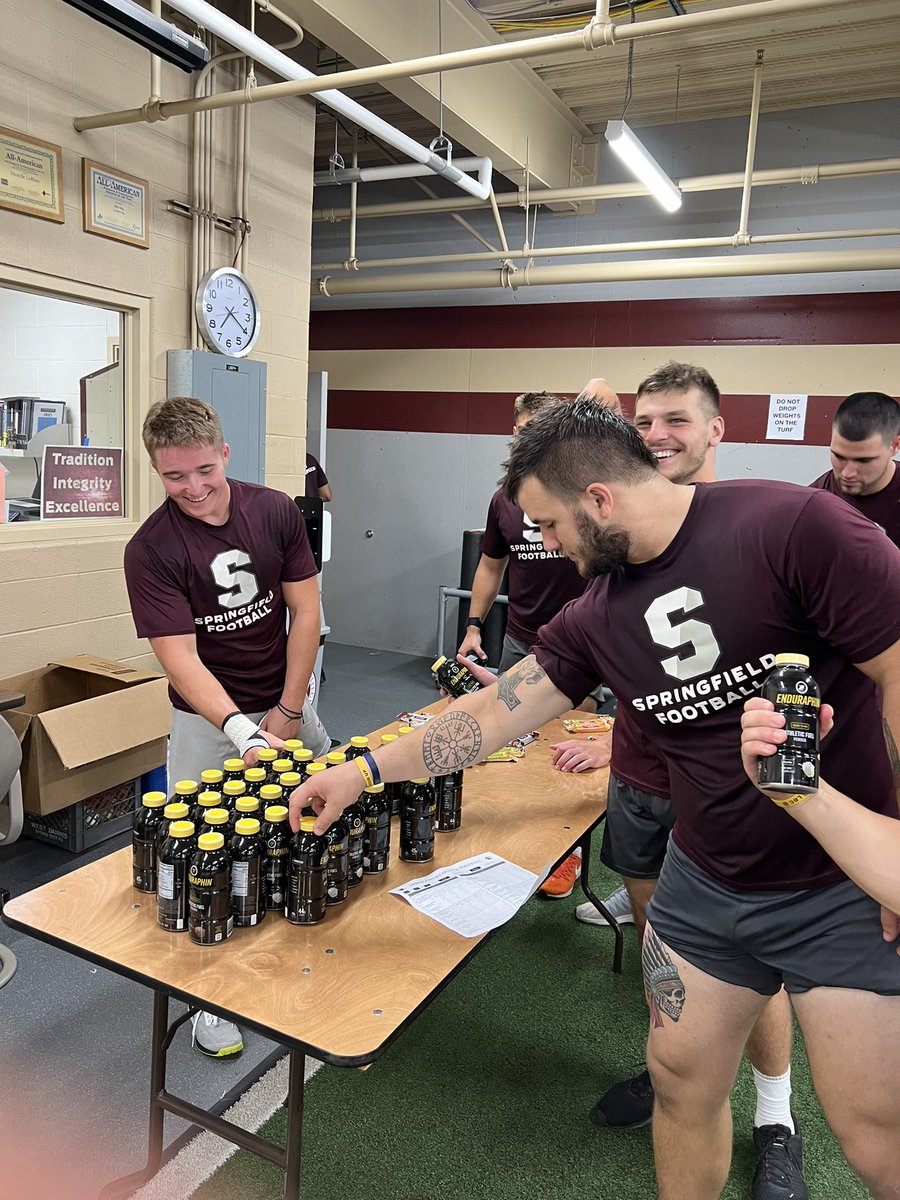 _SCFootball's tweet photo. Our players love refueling after a day’s work full of classes, practice, and lift with @enduraphin‼️🔻 https://t.co/MVENOjuQJb