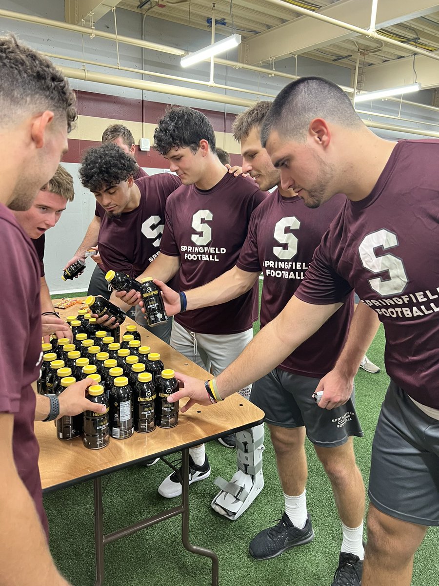 _SCFootball's tweet photo. Our players love refueling after a day’s work full of classes, practice, and lift with @enduraphin‼️🔻 https://t.co/MVENOjuQJb
