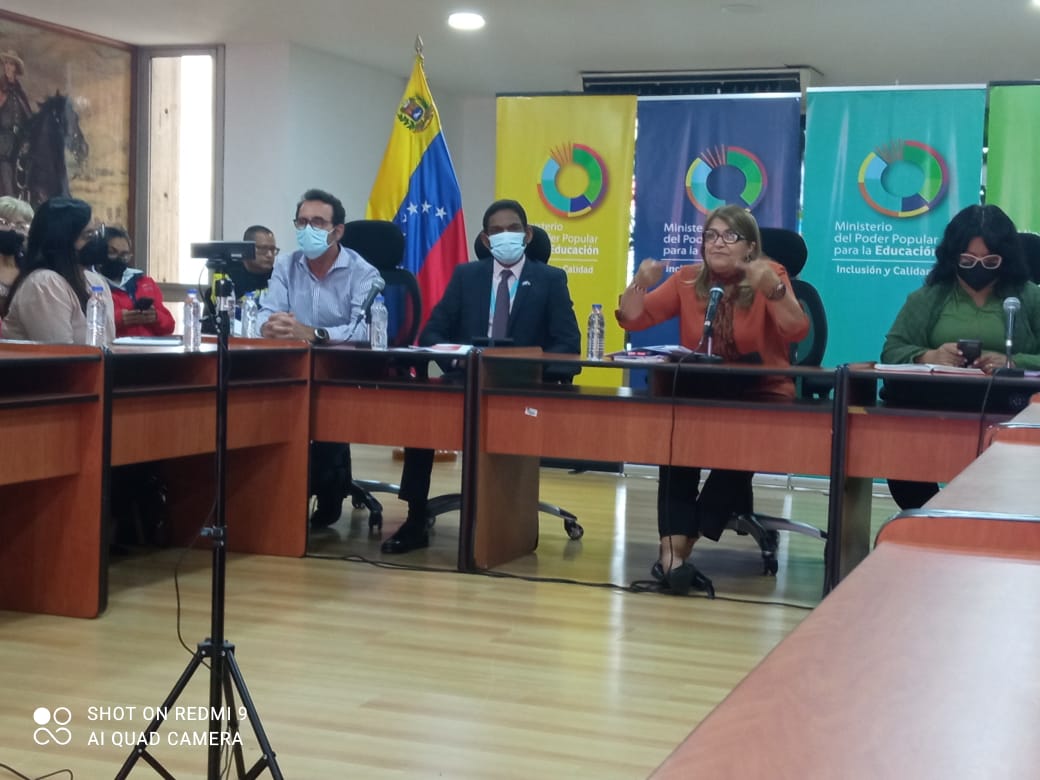 Zonaeducadelor1's tweet photo. @FannyG45 Siguiendo instrucciones de nuestra Min @_LaAvanzadora @MPPEDUCACION realizamos mesa de trabajo para consolidar un excelente inicio de año escolar con alegría @NicolasMaduro @delcyrodriguezv
@Galindez_vzla @RosangelaOrozco 
#LaPatriaEnDesarrollo https://t.co/b4Ar8HLpuB
