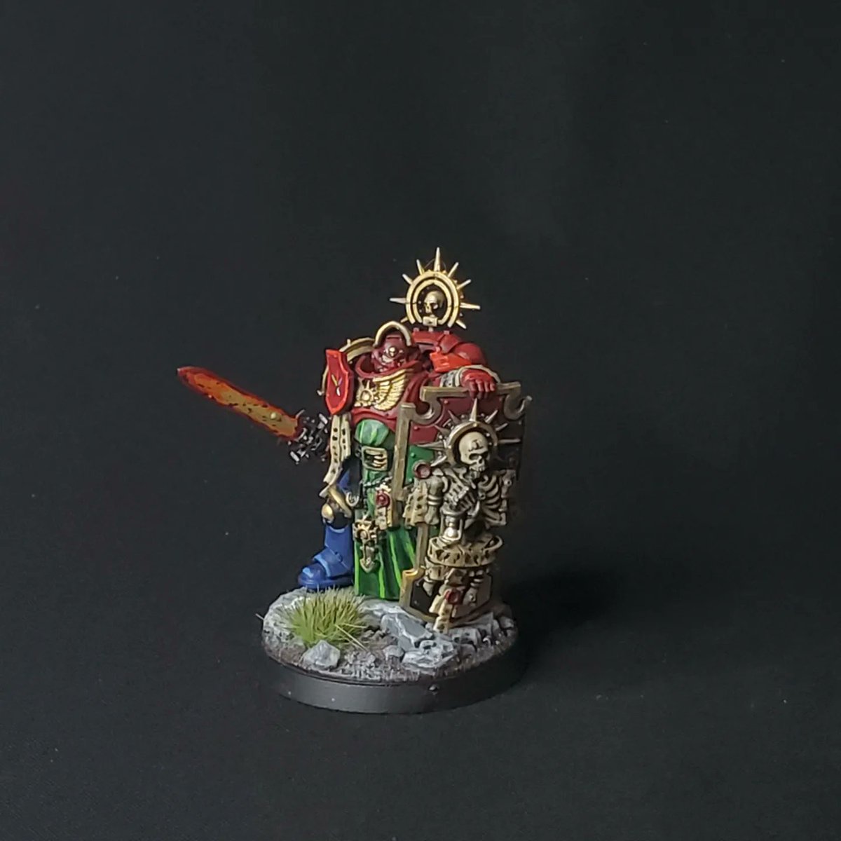 AdamantAnvil's tweet photo. My primaris captain for my custom spacemarine chapter: Emperor's Dragons. This was my first model that I really took my time with, and I think it turned out well. Still room for improvement, but he certainly stands out on the battlefield.

#WarhammerCommunity #warhammer40k https://t.co/LYzdXbrkLo