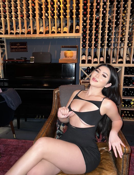 Watch Kit's leaked NSFW photo on TwXstars