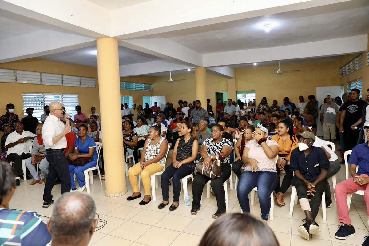 DominguezBrito's tweet photo. Gran reunión de trabajo de organización y electoral con parte de nuestros coordinadores de los bloques 3, 4, 5 y 6 de la Circ. 3 de Santo Domingo este. 

Trabajando ¡Sin distracciones! hacia un triunfo arrollador el 16 de octubre!!

#Vota3 #FranciscoPresidente https://t.co/WNEC8cqBh1