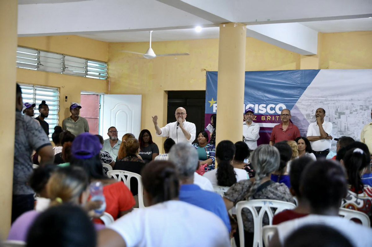 DominguezBrito's tweet photo. Gran reunión de trabajo de organización y electoral con parte de nuestros coordinadores de los bloques 3, 4, 5 y 6 de la Circ. 3 de Santo Domingo este. 

Trabajando ¡Sin distracciones! hacia un triunfo arrollador el 16 de octubre!!

#Vota3 #FranciscoPresidente https://t.co/WNEC8cqBh1