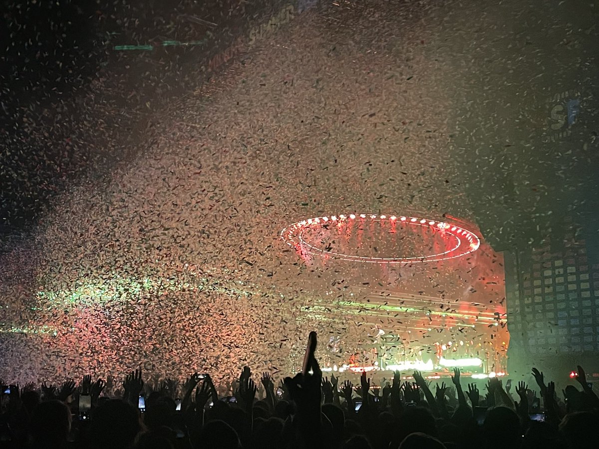 mi serve almeno una settimana per riprendermi dal concerto dei Tame Impala, leggendario.

#TameImpala