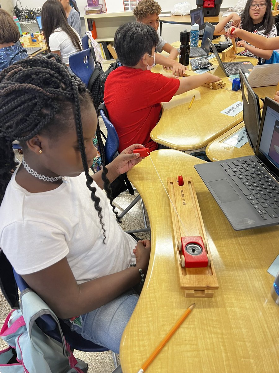 LMS6thScience's tweet photo. Exploring simple machines to make connections to energy transformation and changes in the direction of forces to prepare for the construction of a Rube Goldberg Machine! #GallopToGreatness @Grescolts @VBTitleI @VBContent @NancyeFlinn https://t.co/Kg8sd8gj1B