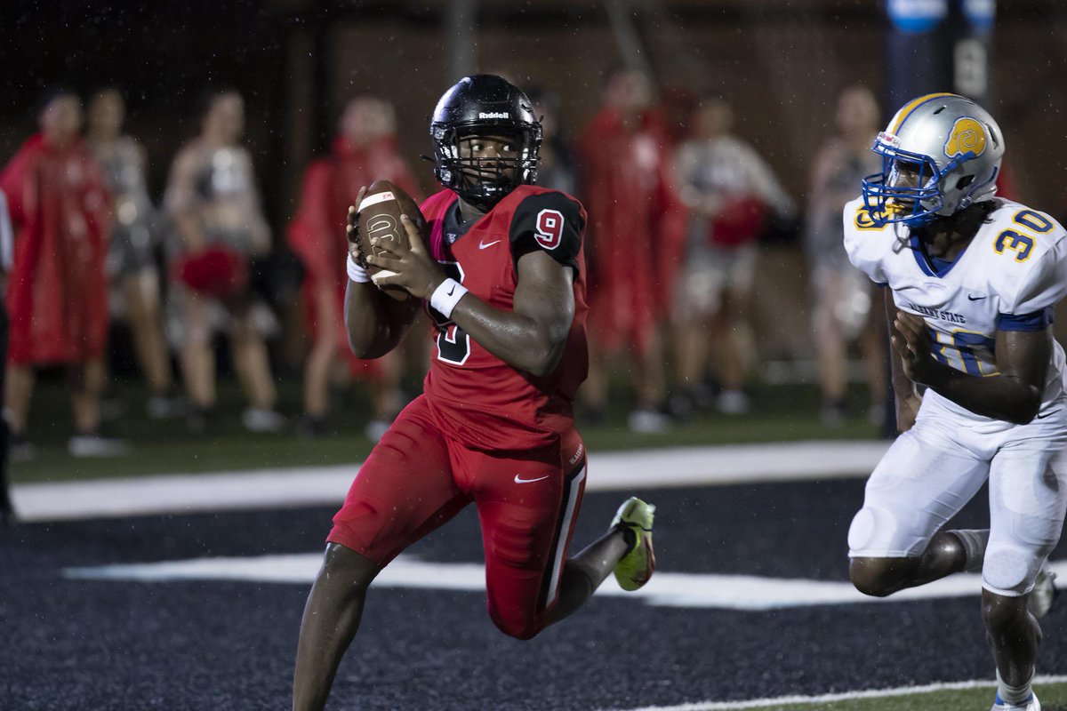 JyeThompson5's tweet photo. After a great conversation with @CoachJayHad I’m blessed to receive an offer from @valdostastatefb #GoBlazers #Titletown @coachkd15 @CoachTrav8 @RickBowie2 https://t.co/gBmy49RxkJ