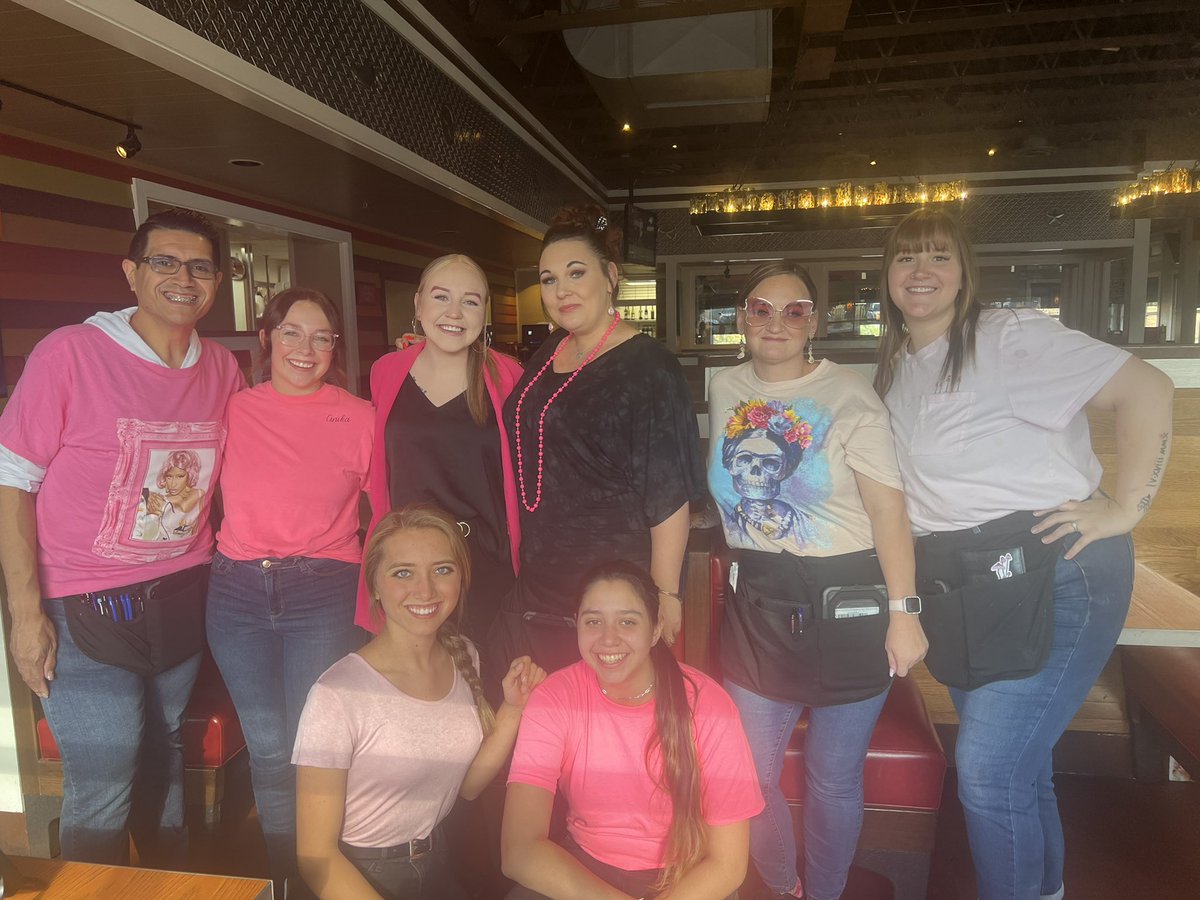 BritneeHogue's tweet photo. BARBZ day @Chilis ?! Count us, and our cute guests in! #margzforbarbz #chilislove #teamriv @anarchy_bus @crystalbugg @hasquet @NICKIMINAJ @dougcomings @StephanieKeeli5 https://t.co/arSAKED5AN