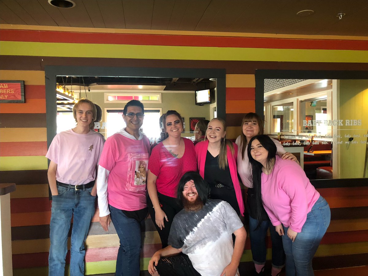 BritneeHogue's tweet photo. BARBZ day @Chilis ?! Count us, and our cute guests in! #margzforbarbz #chilislove #teamriv @anarchy_bus @crystalbugg @hasquet @NICKIMINAJ @dougcomings @StephanieKeeli5 https://t.co/arSAKED5AN
