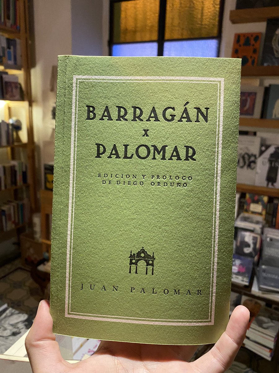 Ayer ya les había presumido este librito. Hoy lo traigo de nueva cuenta con una pregunta muy seria: ¿por qué hago libros tan boñitos? 🙈🙈
