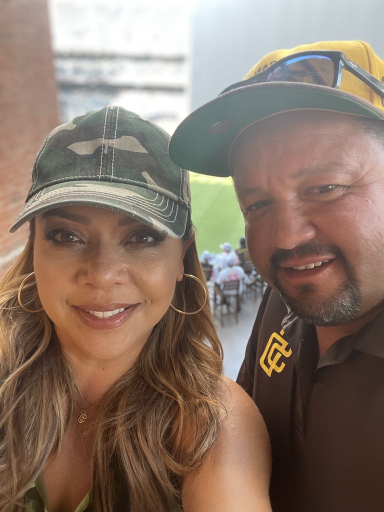 EneidaCaligirl's tweet photo. Let’s go Padres ⚾️ #Timetoshine https://t.co/9zx3PmCahS