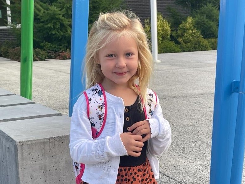 TheBSD405's tweet photo. Today we celebrate the #FirstDayofSchool for our youngest #CreatorsofTheirFutureWorld! Our kindergarteners and preschoolers are here and ready to learn! 

We are so excited to welcome you to school and can't wait to see all the places you'll go!💚 

#BSDFirstDay #BSDSchoolSpirit https://t.co/pQIzj5nYIG