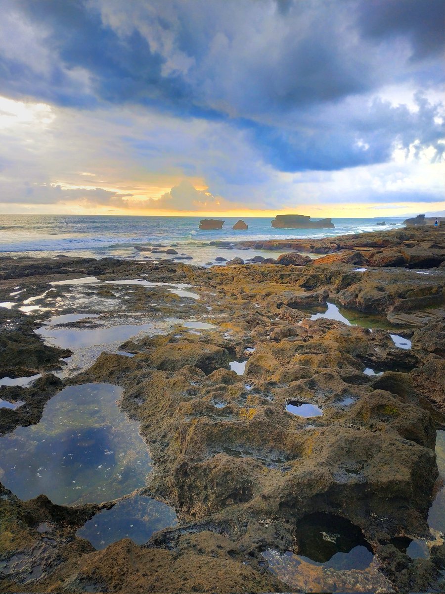 deJukungResto's tweet photo. We waiting you here. Primary beach indian oceans. Welcome dinner trip in Bali. Welcome lunch trip in Bali. https://t.co/ymUwz7kSWw
