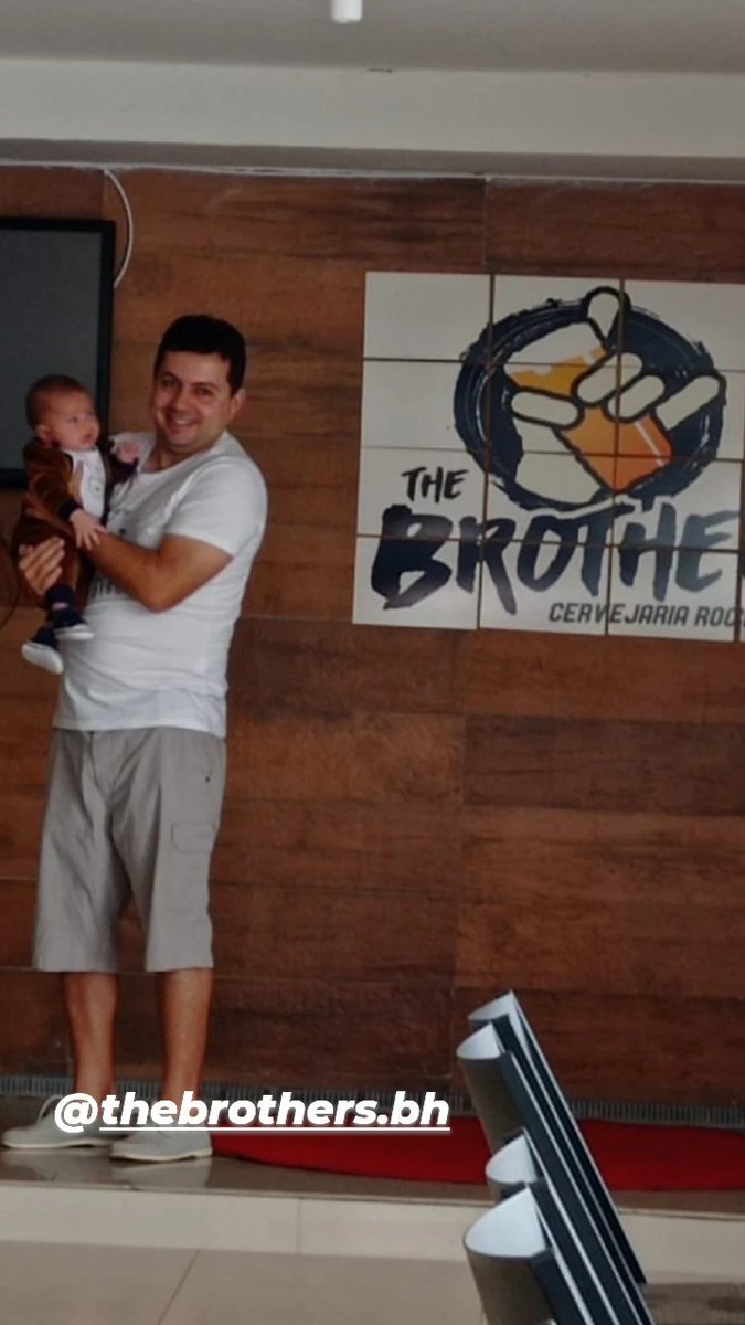 AndrePapagaios's tweet photo. Hoje foi dia de visitar o The Brothers do nosso amigo de twitter @rodrigao70 , lugar top. Voltarei em breve. https://t.co/93UAOeskYL