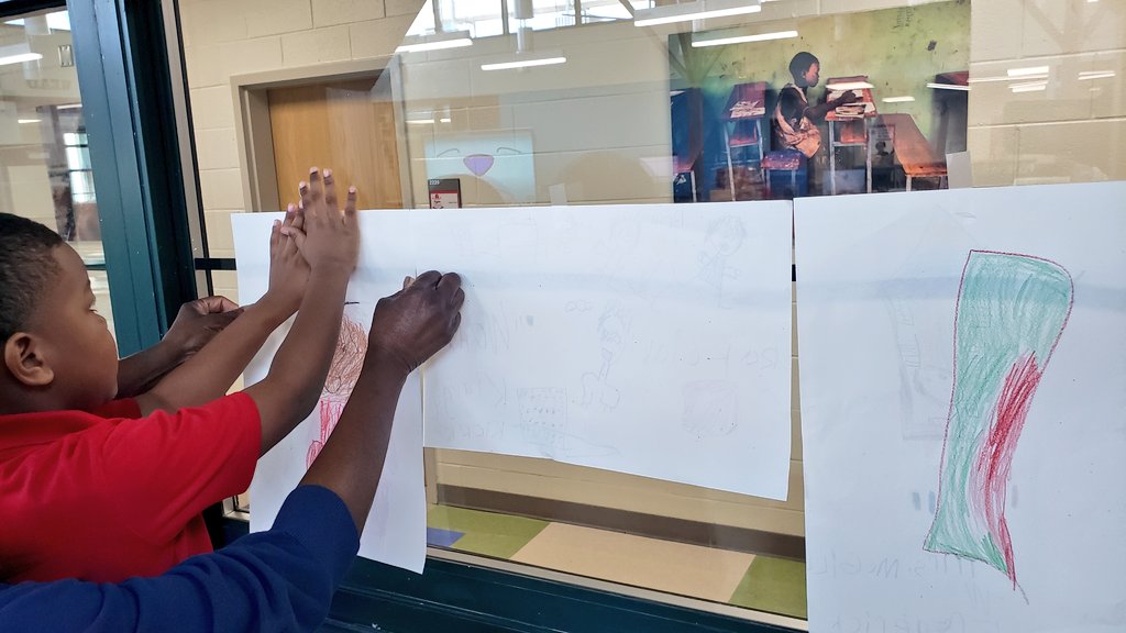 FousheeEdS's tweet photo. @apsBAMOAcademy 1st grade were super excited to share & post their #selfportraits today. Activity for last weeks #readaloud #RedACrayonsStory #SeptSELbook @apsupdate @Robinviews @AP_Holloman @MariaAScott24 @drkalag @SEL_APS #BaMOEverlasting https://t.co/2tZ2jEkfDy
