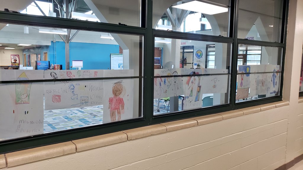 FousheeEdS's tweet photo. @apsBAMOAcademy 1st grade were super excited to share & post their #selfportraits today. Activity for last weeks #readaloud #RedACrayonsStory #SeptSELbook @apsupdate @Robinviews @AP_Holloman @MariaAScott24 @drkalag @SEL_APS #BaMOEverlasting https://t.co/2tZ2jEkfDy