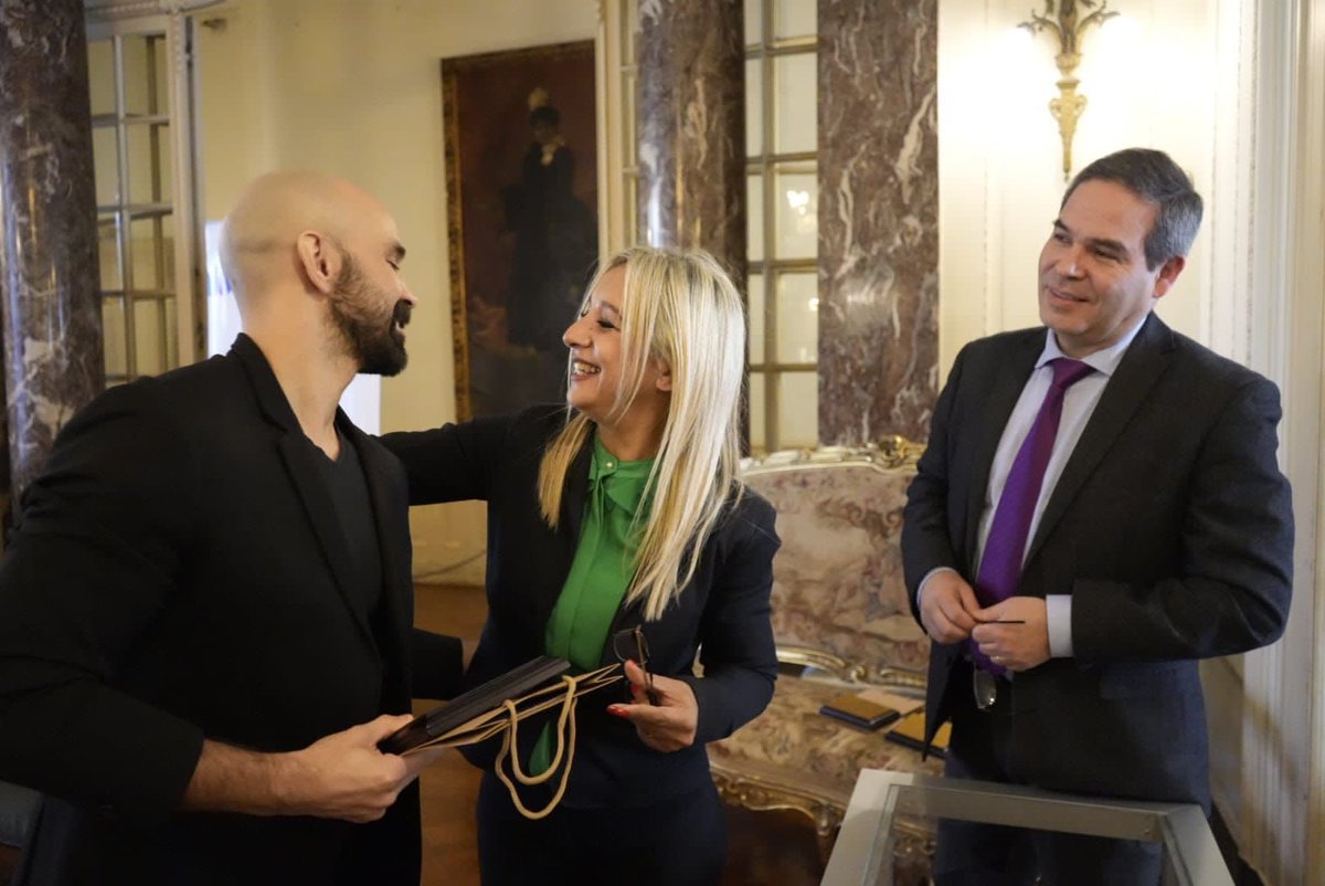 minturuy's tweet photo. La Comisión Interministerial de Tango y Candombe premió 19 propuestas artísticas con 1.800.000 pesos
Las seleccionadas incluyen espectáculos, plataformas de difusión, enseñanza de ambos géneros y sus instrumentos típicos, investigación académica y difusión internacional. https://t.co/GmcGY8FSyJ