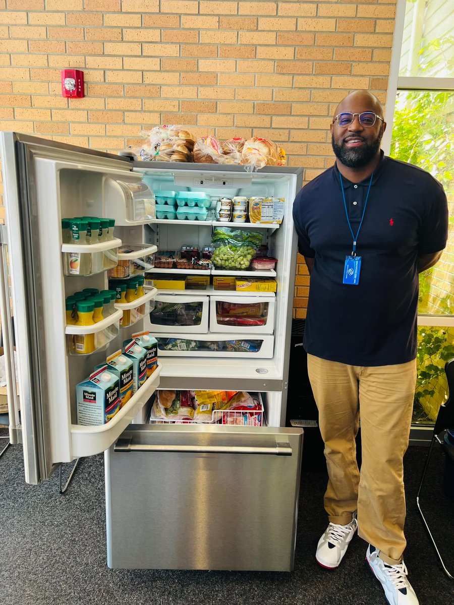 bgcswmi's tweet photo. With the support of our partners at @MaytagUSA the #FeelGoodFridge at our Benton Harbor Fettig Youth Campus is full and ready for our families.  Contact Curtis McFall with questions or needs at cmcfall@bgcbh.org. https://t.co/kvEdVY0j5S