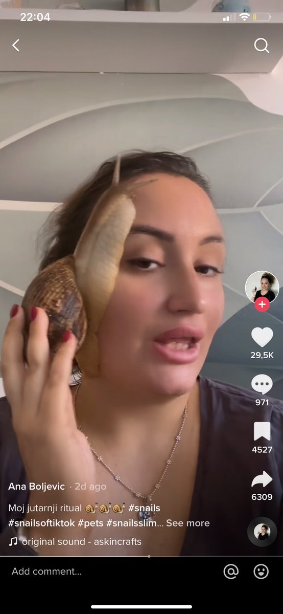 HALO DENI MOJI ME NE PUŽAJU NE ZNAM ŠTA DA RADIM VOLIM TE