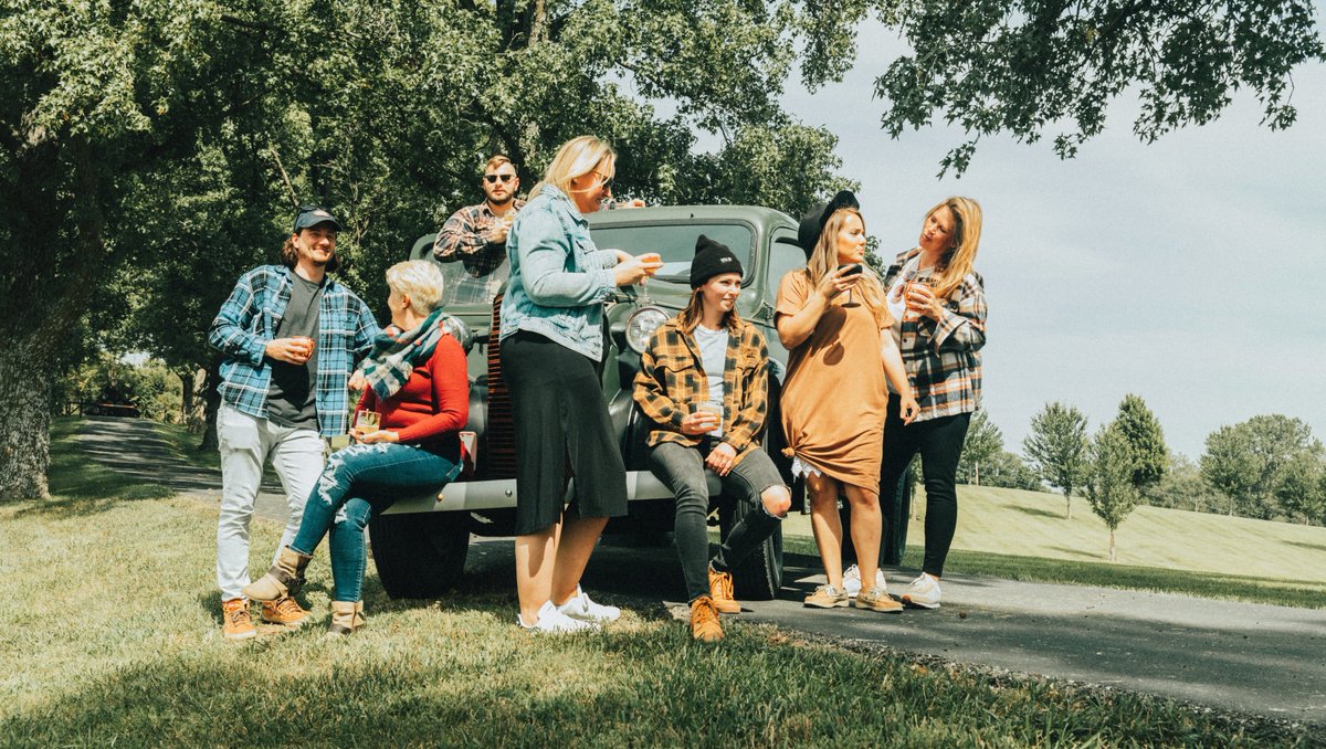 Holladay1856's tweet photo. NEW HOURS! 🍂 Schedule your tour, or simply come join us for a cocktail - our crew can't wait to meet yours! #HappyFallYall #Fallidays #HolladayDistillery⁠
⁠
🍁Updated Hours🍁⁠
M/Tu: Closed⁠
W/Th: 11:00AM-4:00PM⁠
F: 11:00AM-6:00PM⁠
Sat: 10:30AM-6:00PM⁠
Sun: 11:00AM-4:00PM https://t.co/wF8MccNEbt