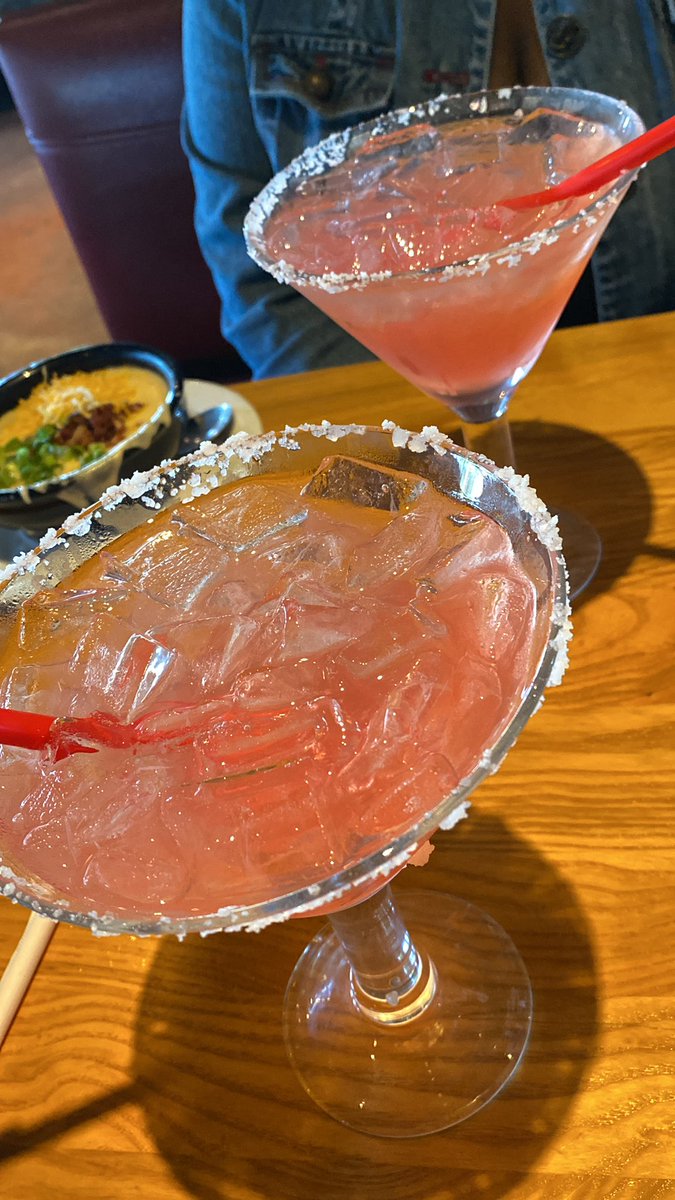 BroImABarb's tweet photo. Can I get dat Margarita on a Roc,Roc,Rocks, Can I get Salt All around dat Rim,Rim,Rim,Rim 👅 Thanks @Chilis @NICKIMINAJ  #Margzforbarbz https://t.co/bkusdaVpn6