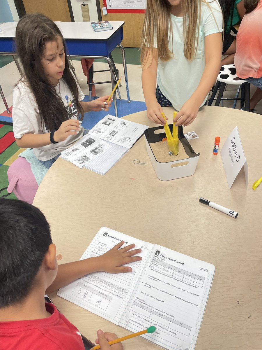 MWiley19's tweet photo. First science lab underway. @McQueeneyESISD @SeguinISD https://t.co/ZZQANwe52d