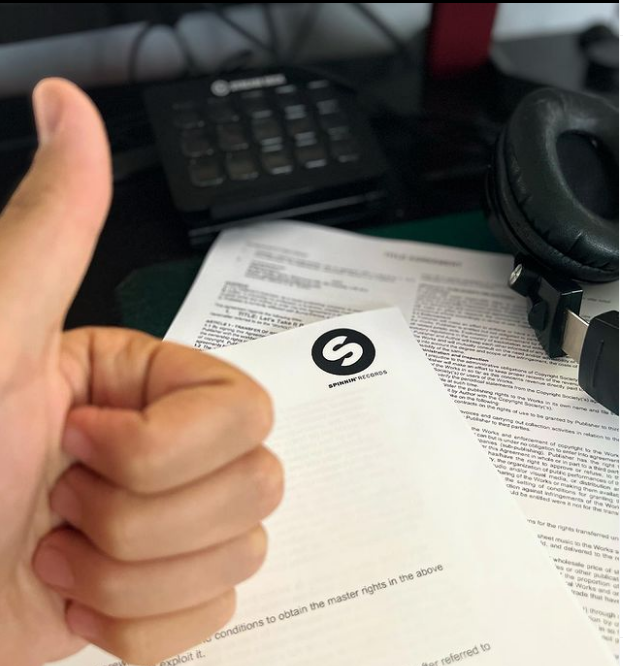 jayjayofficial's tweet photo. Happy to be joining @SpinninRecords Lets make some hits!
#spinninrecords https://t.co/EtKfc7mvGm