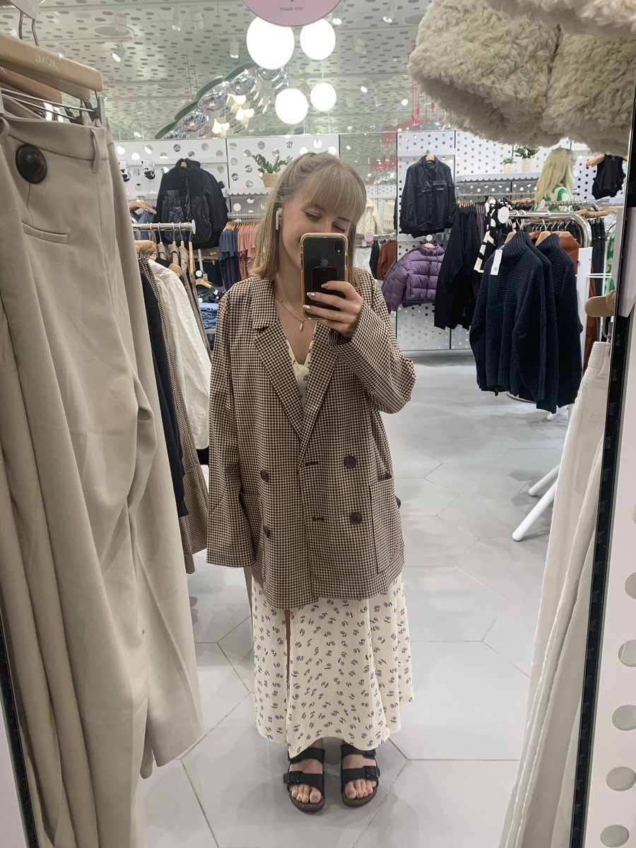 NicolaBarney's tweet image. Hey @monkiworld . Please either make a petite section or address your sizing. This is an XS. I’m 4’11’’- on behalf of all the short people  #petiteproblems