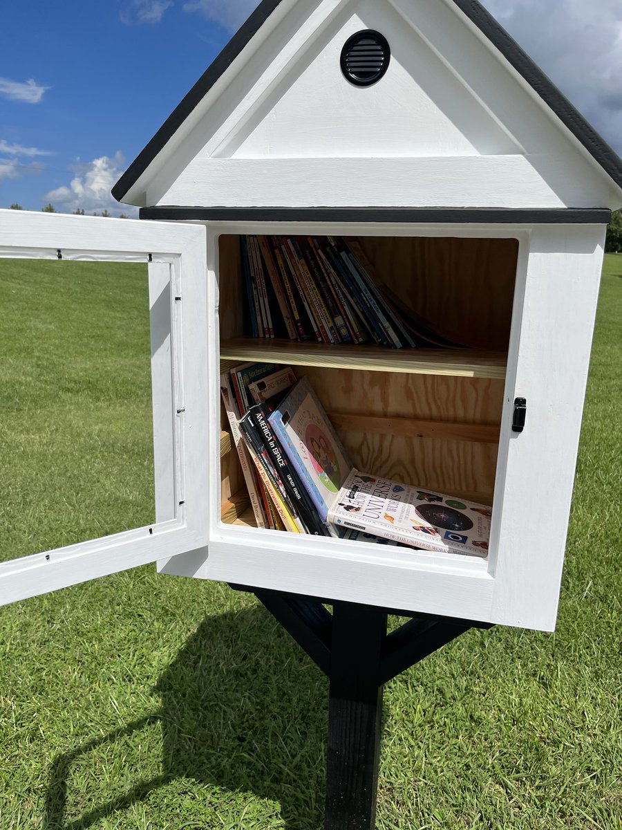 We are excited about our newest edition to our school, a Free Tiny Library out front. Thank you to Principal Thrower’s father, Mr. Bryant, for making this happen for our students! Feel free to put books in it and students do not have to return the books, but may keep them.
