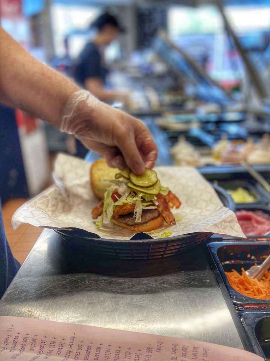 CheeseCurds's tweet photo. It's those fine touches that make a difference.
#cheesecurds #gourmetburgers #madeinhouse #cookedtoorder #burger #itsworththewait #dartmouthoriginal #dartmouth #halifax #halifaxfoodie #truro #oromocto #rothesay #chefinspired https://t.co/dpGzJrEvoS
