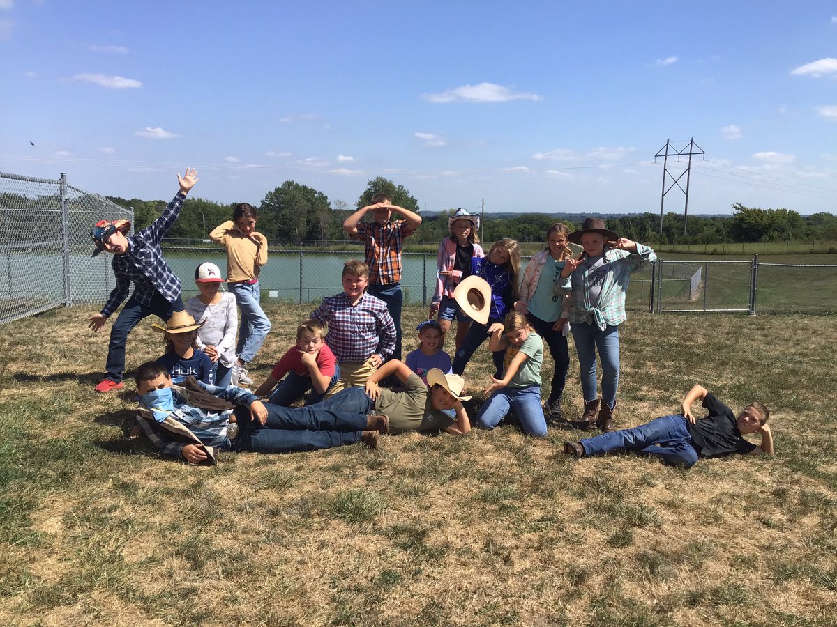 My5thGrade's tweet photo. Hooray for western day! @USD449 https://t.co/UcMPNdXsgX
