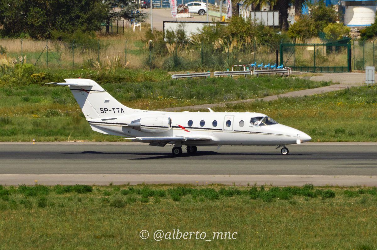 alberto_mnc's tweet photo. Hawker Beechcraft 400XP de Smart Jet llegando a #lexj @AParayas https://t.co/CW0mMH3om7