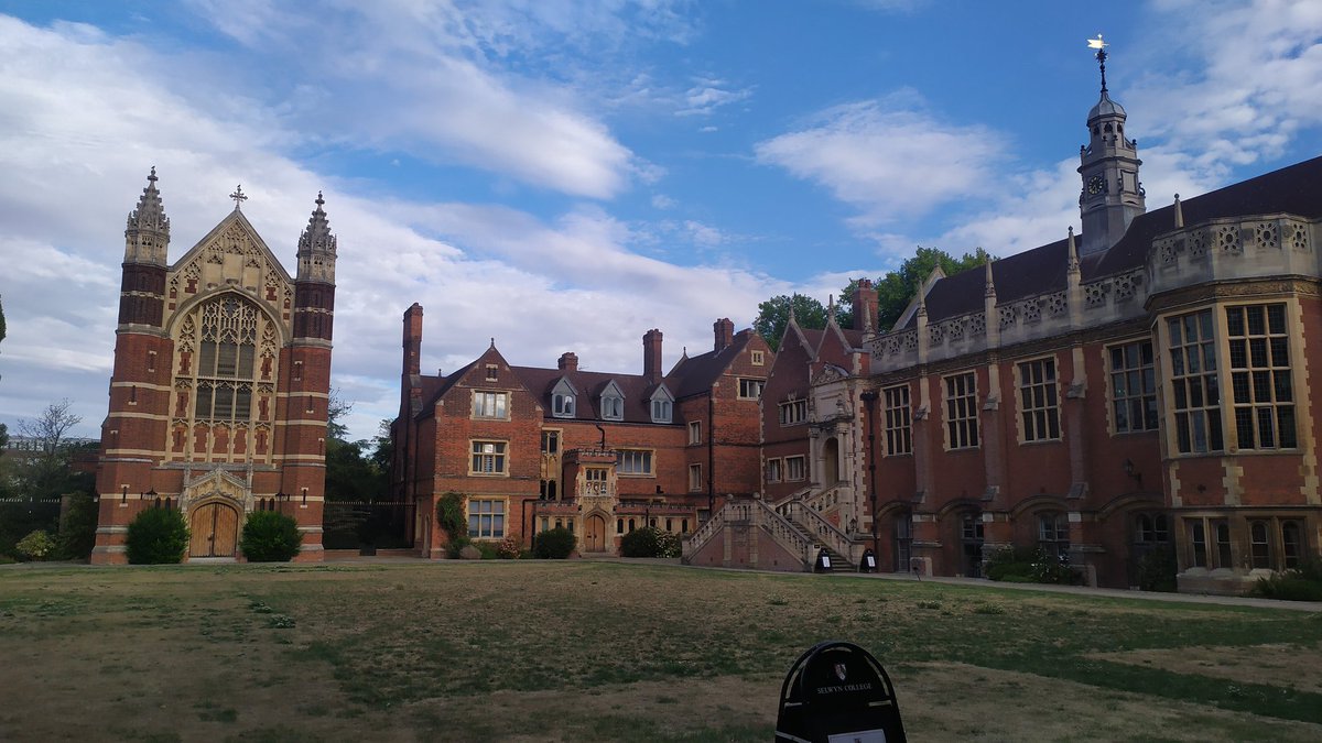 sofiak1r's tweet photo. The owl calling me to Hogwarts was late some 20sth years but it finally arrived!!
#HarryPotter #SelwynCollege #UniversityOfCambridge #AcademicTwitter #AcademicChatter #GAPSTI #HPC2022 https://t.co/yQrxv0xw54