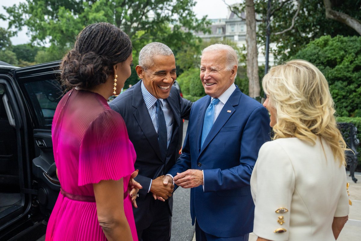 joncoopertweets's tweet photo. What a wonderful pic — their smiles say it all!!! ❤️ https://t.co/yEJQH8ddca