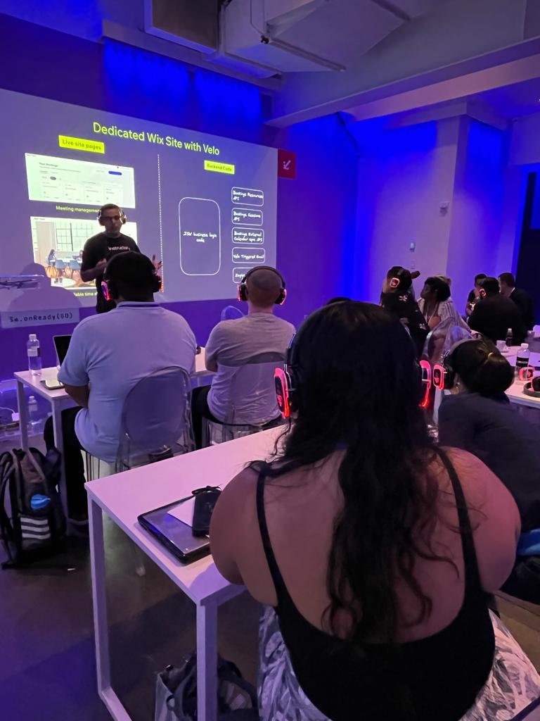 Wix's tweet image. 👥 3 hours of breakout sessions with industry experts: Engineering talks, programming workshops, fireside chats, and demos.

Stay tuned for Day 2 of #WixDevCon2022.