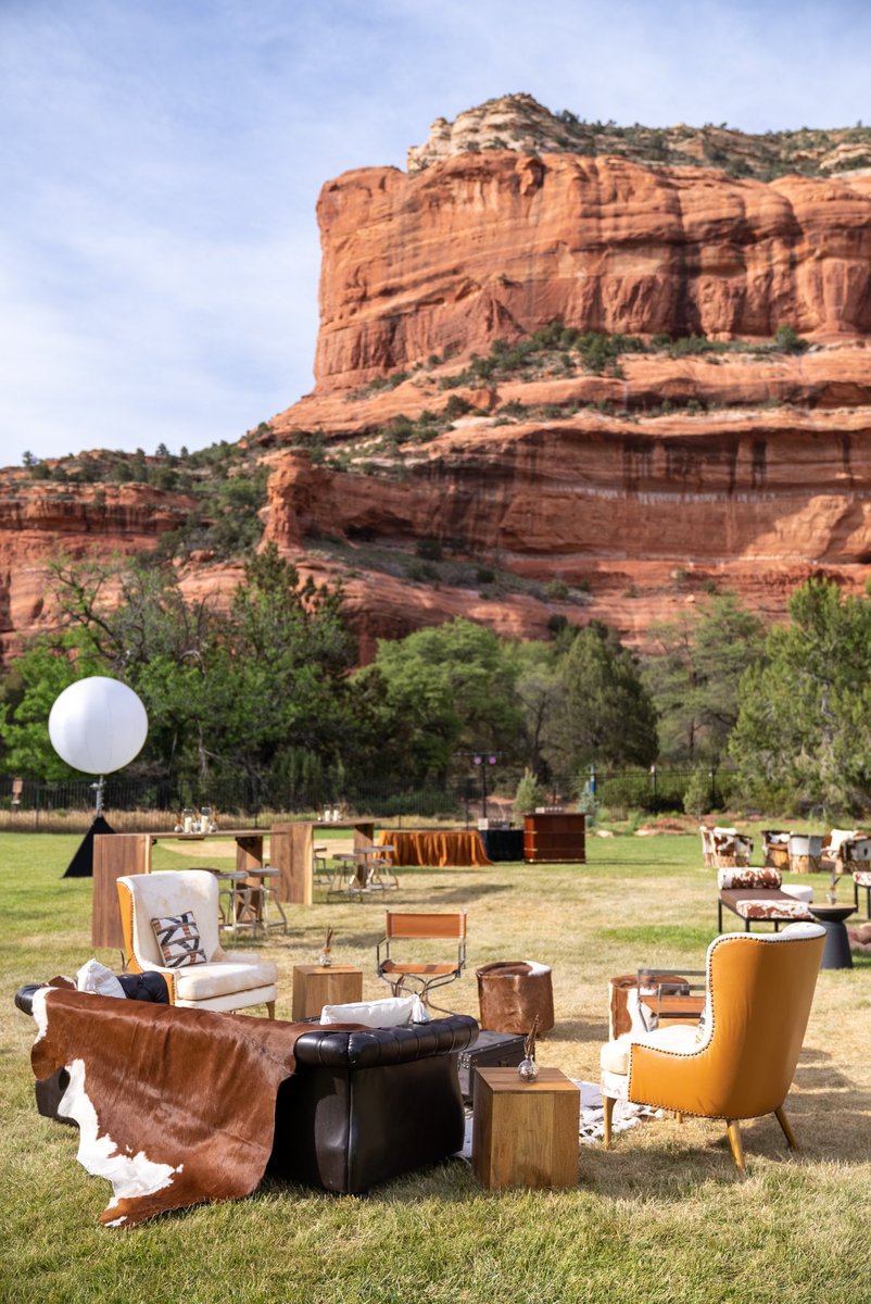LightspeedMktg's tweet photo. #protip Corporate events don’t have to be boring – spatial design is one component that can’t be ignored when planning. Give your attendees an experience they won’t forget. #allinthedetails #lightwisdom #eventpros #corporateevents #eventplanning https://t.co/HsQjL320tD