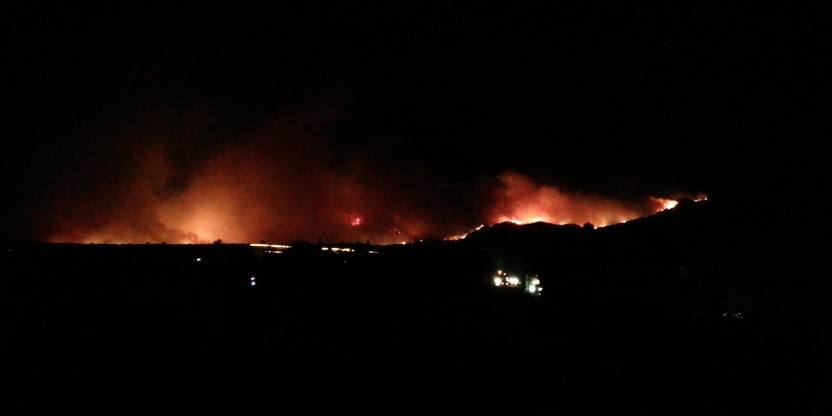 #Mersin burada elektrikler kesildi sular kesildi otelde öylece karanlıkta bekliyoruz tahliyede etmiyorlar bisiy yok diyorlar korkuyoruz