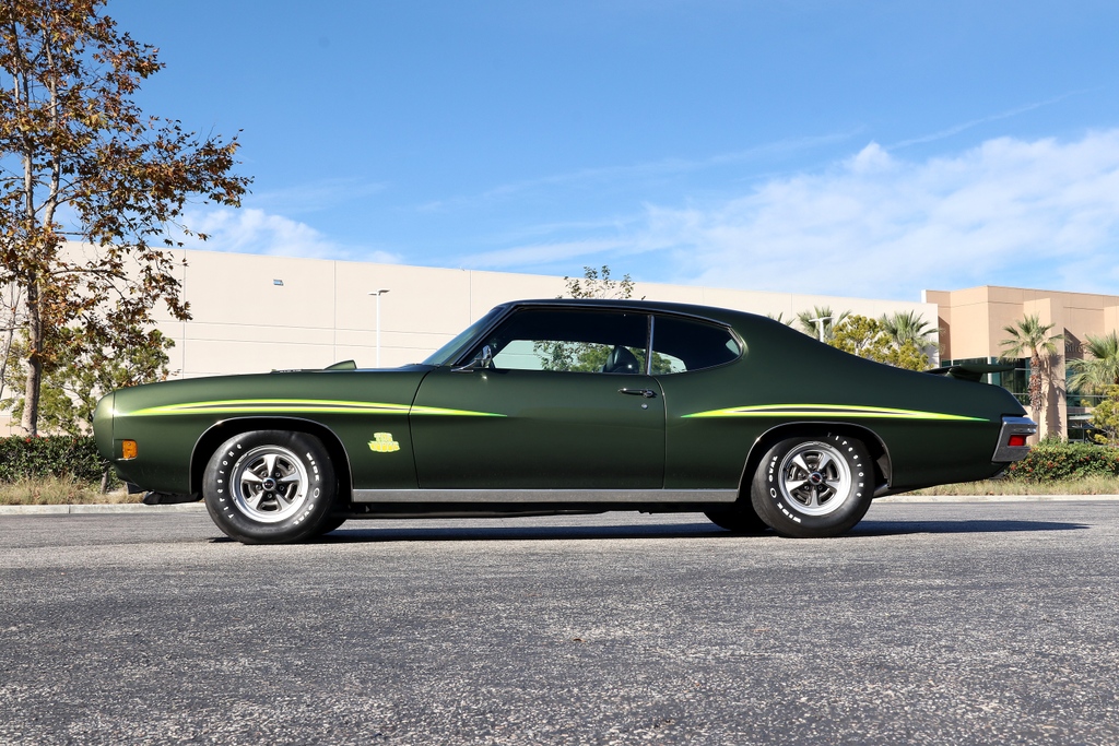 OriginalParts's tweet photo. Check out the backstory, specs, and fun facts about this '70 Judge and owner, Honorable Craig Kamansky.

https://t.co/TKlb4J7ftR

#opgi #pontiac #gto #judge #classiccars #covercar #automotive https://t.co/x7VuB5VADS