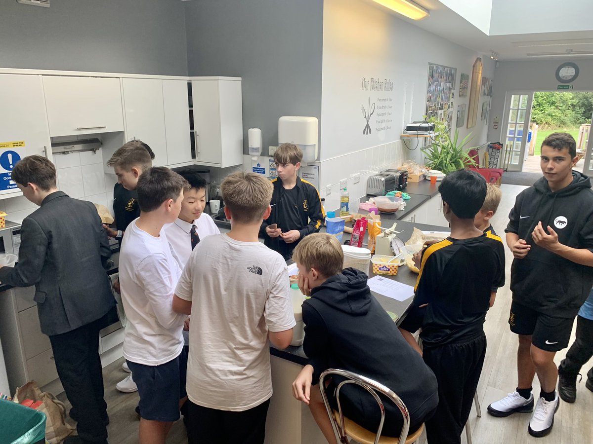 welly_raglan's tweet photo. Some great team work and baking from our 3rd form ( with a little help from Nicky) We even baked a gluten free cake with great success. https://t.co/EMJ0SmN9E1