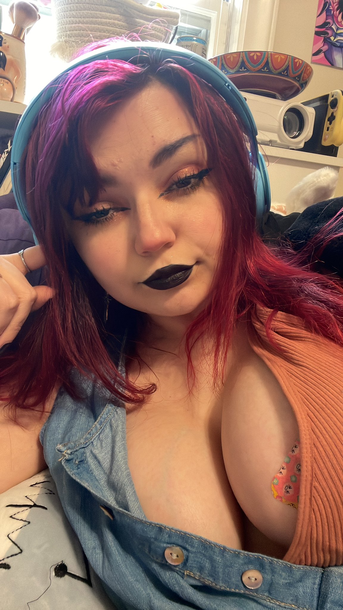 Evie on Twitter "Wanna call me mommy and suck my tits? https //t.co