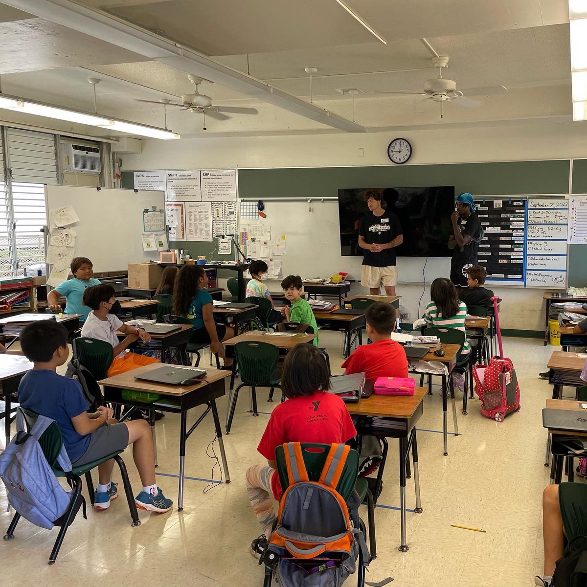 HPU_MBB's tweet photo. We had a BLAST volunteering our time at Noelani Elementary School this morning discussing healthy living habits in the classrooms. We also got to spend some time on the court with the students teaching them games and drills! #Ohana 🦈 https://t.co/wlGy5v5CAh