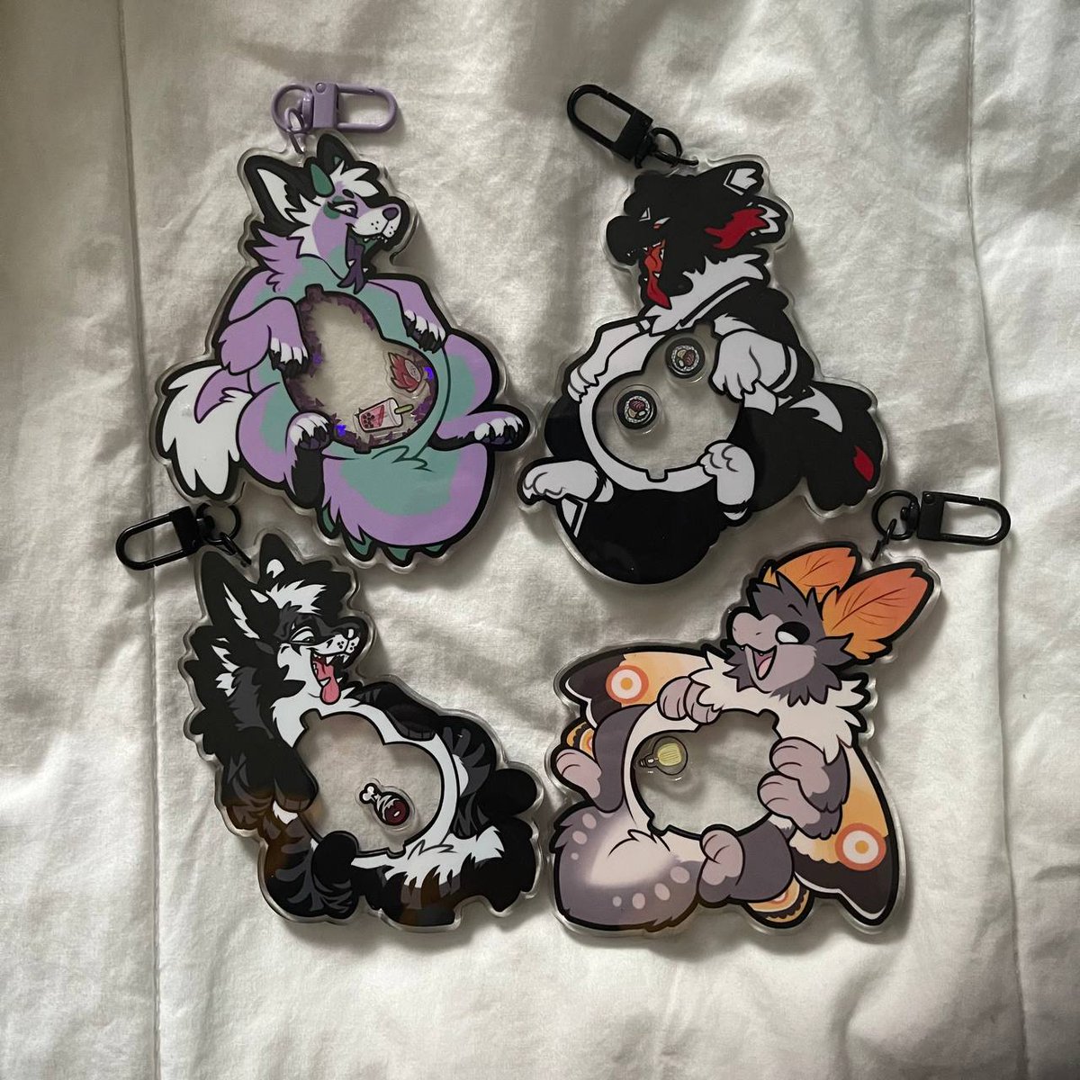 chowfur's tweet photo. 🌻CUSTOM SHAKER CHARM GIVE AWAY🌻

Includes three physical charms (mailed to you) of your character, and one internal charm! free USA shipping💫

how to enter:
✨follow and rt this
✨reply with your favorite smell
✨ends Sept 21st https://t.co/erNiY0Q2DR