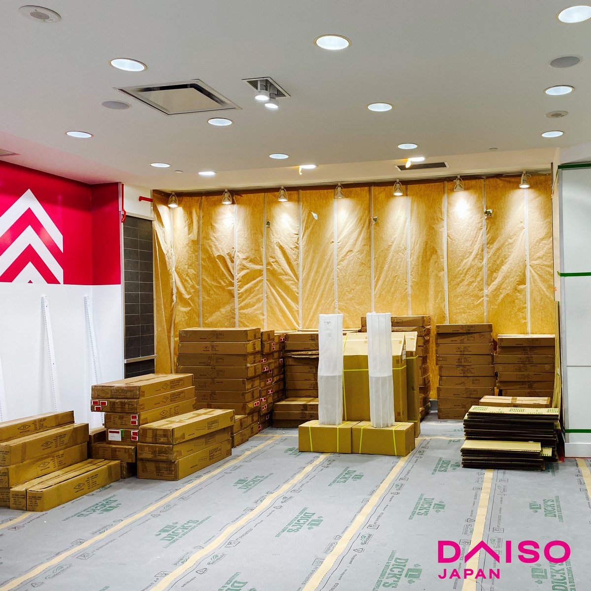 daisocanada's tweet photo. Received the fixtures for our metrotown location!
Opening date is TBD. Stay tuned! 🤓🤓
#metrotown #metropolis #newlocation #newlocationalert #newopening #newopen #comingsoon #comingsoon2022 #daiso #daisojapan #daisocanada #burnaby #burnabybc #shoppingcentre #japanesestore https://t.co/rJFZYt05c5
