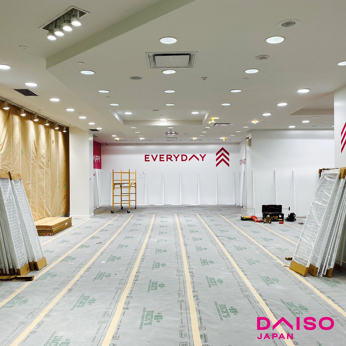 daisocanada's tweet photo. Received the fixtures for our metrotown location!
Opening date is TBD. Stay tuned! 🤓🤓
#metrotown #metropolis #newlocation #newlocationalert #newopening #newopen #comingsoon #comingsoon2022 #daiso #daisojapan #daisocanada #burnaby #burnabybc #shoppingcentre #japanesestore https://t.co/rJFZYt05c5