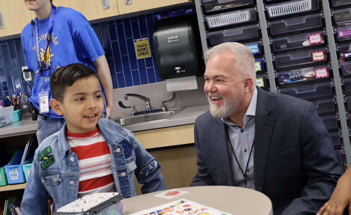 mvpschools's tweet photo. Staff were excited to welcome K-12 students back to school this week. Superintendent Lennox stopped by each school to say "hello" and personally welcome staff, students and families. https://t.co/LZImL7Mntw