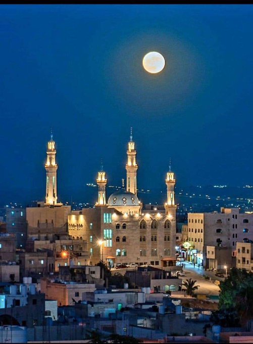 مسجد سحاب 
ثالث أكبر مساجد الأردن أٌسس على نفقة أهالي المدينة عام  ١٨٨٨ م 🇯🇴
#أردننا_جنة
#سأدعم_سياحة_الأردن