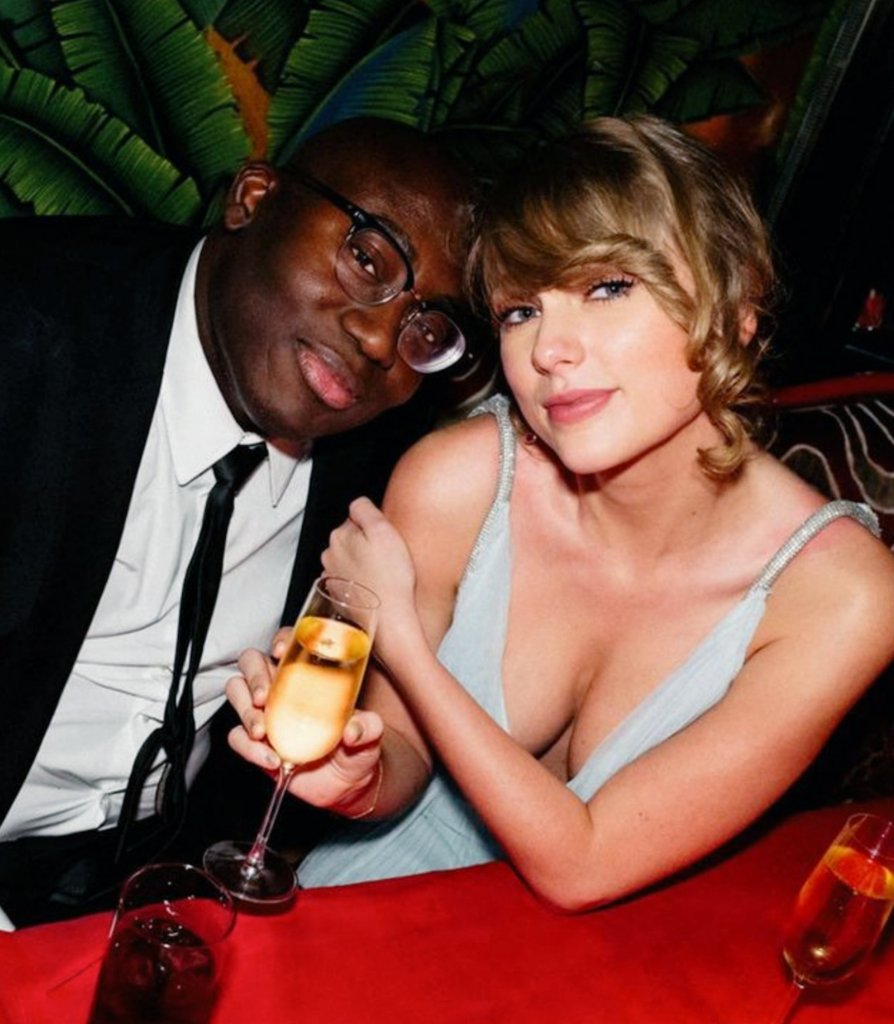 TheSwiftSociety's tweet photo. 📰| @TaylorSwift13 was seen talking to British Vogue Editor for "a long time" at Gigi's party. https://t.co/J3okxDsMWl