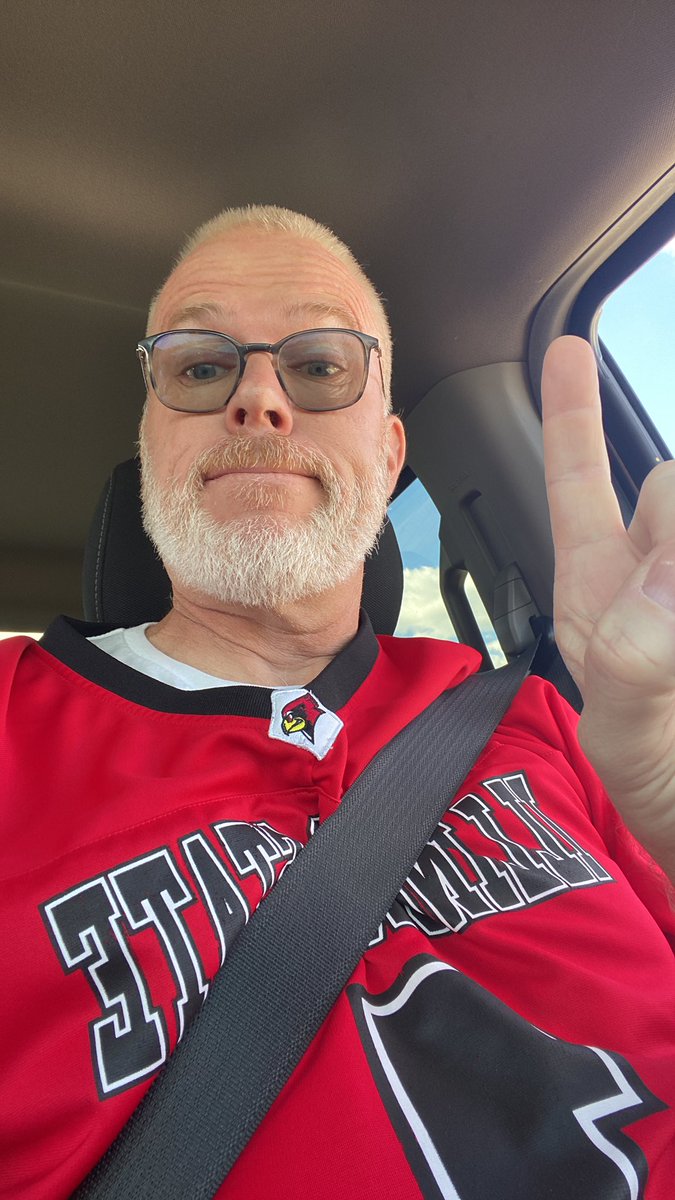 OzarkKent's tweet photo. Saturdays are for @RedbirdFB and #CindyGate! I’m looking forward to the seeing the new “Redbird Walk”
2.5 hours before the game. I’m always optimistic about our chances. This years squad is going to surprise like the 2014 squad. I’m ready for the ride. https://t.co/ZXQSm7KRnP